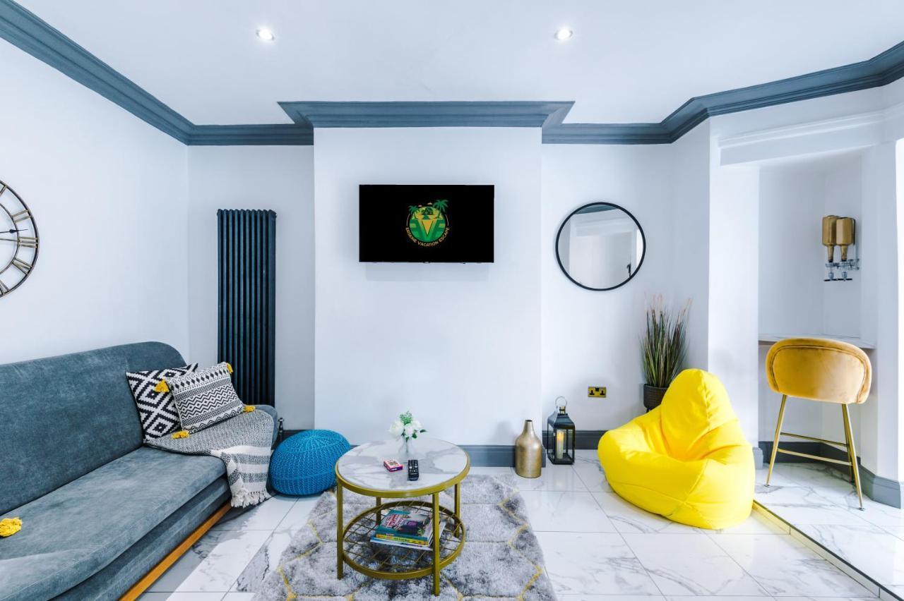 Only Family Groups - Pets Stay For Free - Sleeps 8 - Sofabed Blackpool Kültér fotó