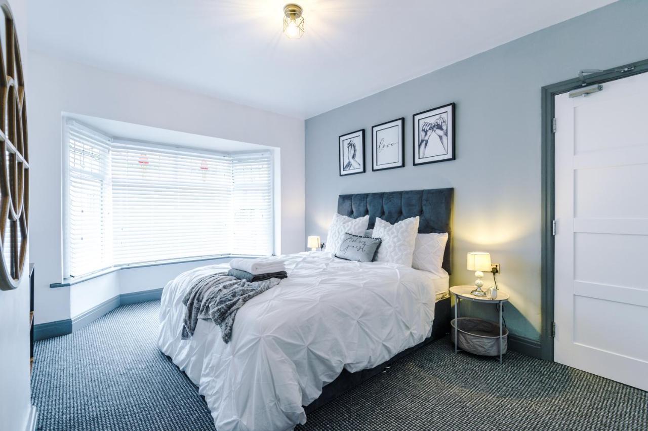Only Family Groups - Pets Stay For Free - Sleeps 8 - Sofabed Blackpool Kültér fotó