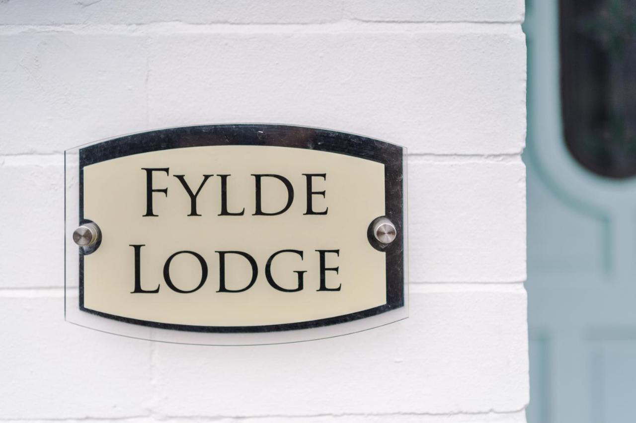 Only Family Groups - Pets Stay For Free - Sleeps 8 - Sofabed Blackpool Kültér fotó