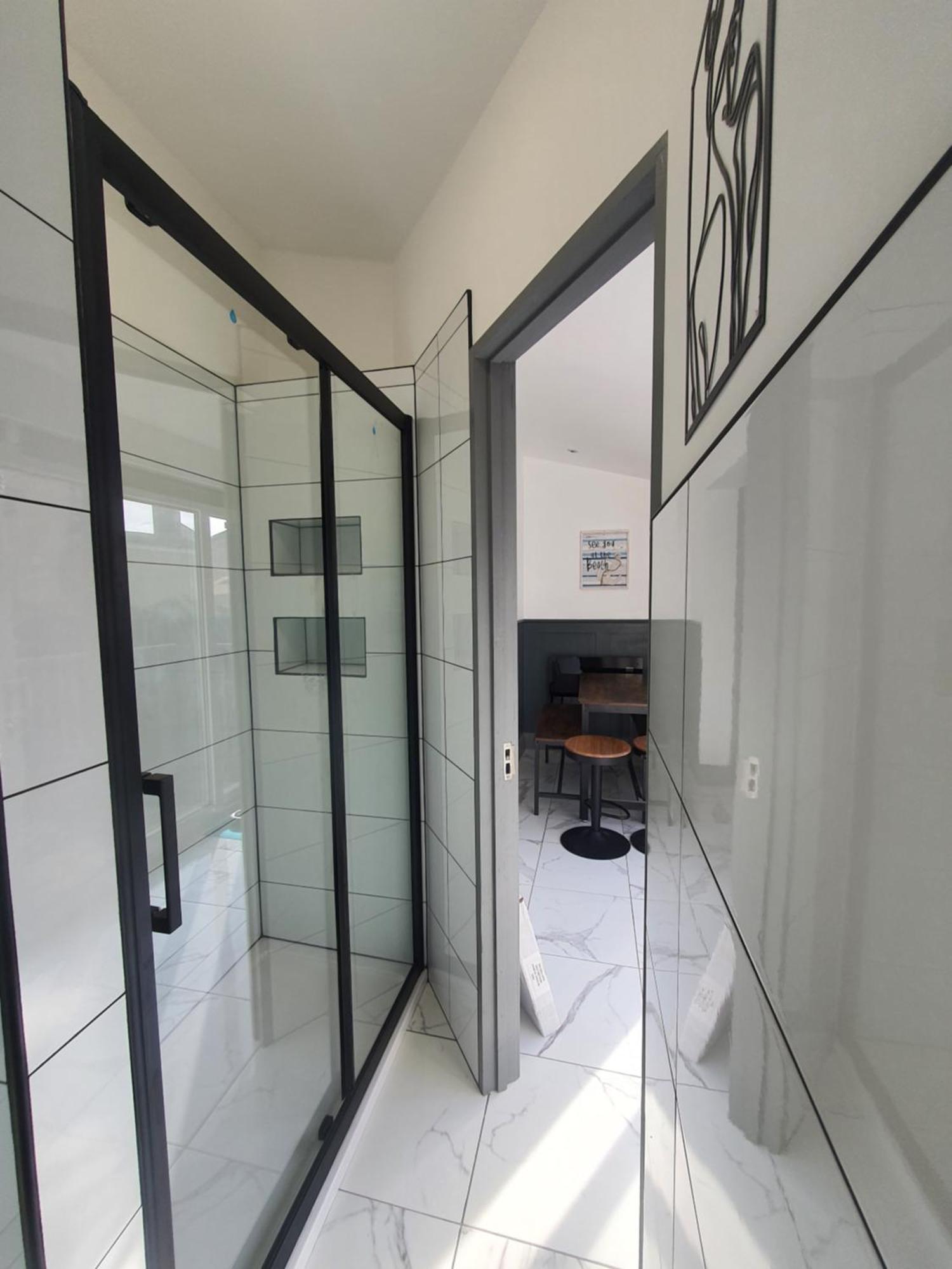Only Family Groups - Pets Stay For Free - Sleeps 8 - Sofabed Blackpool Kültér fotó