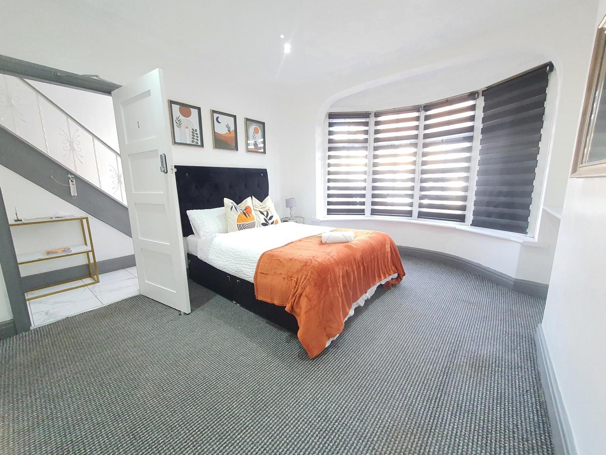 Only Family Groups - Pets Stay For Free - Sleeps 8 - Sofabed Blackpool Kültér fotó